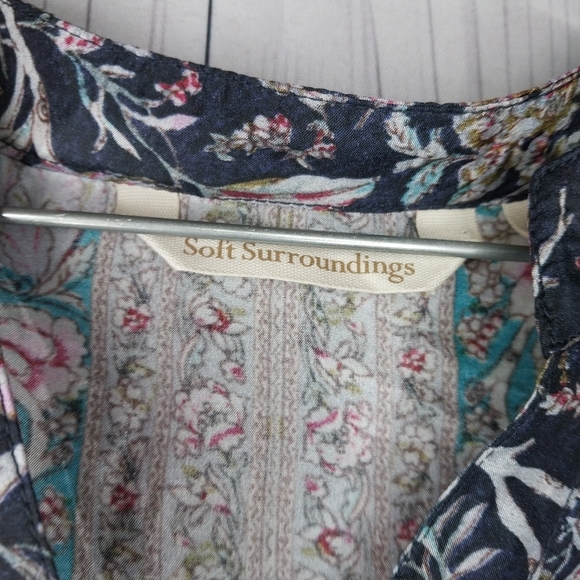 Soft Surroundings 100% Silk Floral Sleeveless Button-Up Blouse - Picture 4 of 9